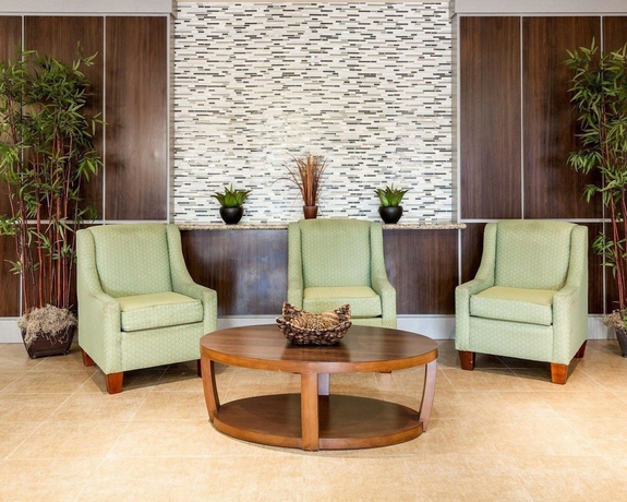 Imagen de los interiores del Hotel Comfort Suites Oil Center. Foto 16