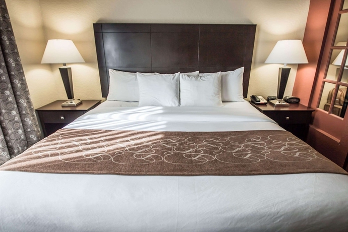 Imagen de la habitación del Hotel Comfort Suites Orlando Airport. Foto 13