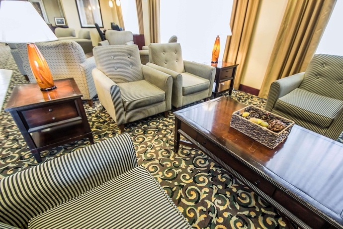 Imagen de los interiores del Hotel Comfort Suites Orlando International Airport. Foto 17