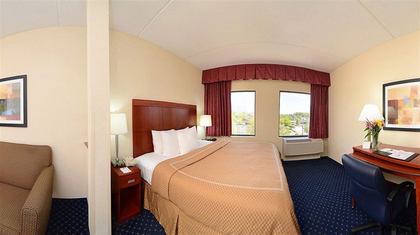 Imagen de la habitación del Hotel Comfort Suites Outlet Center. Foto 1