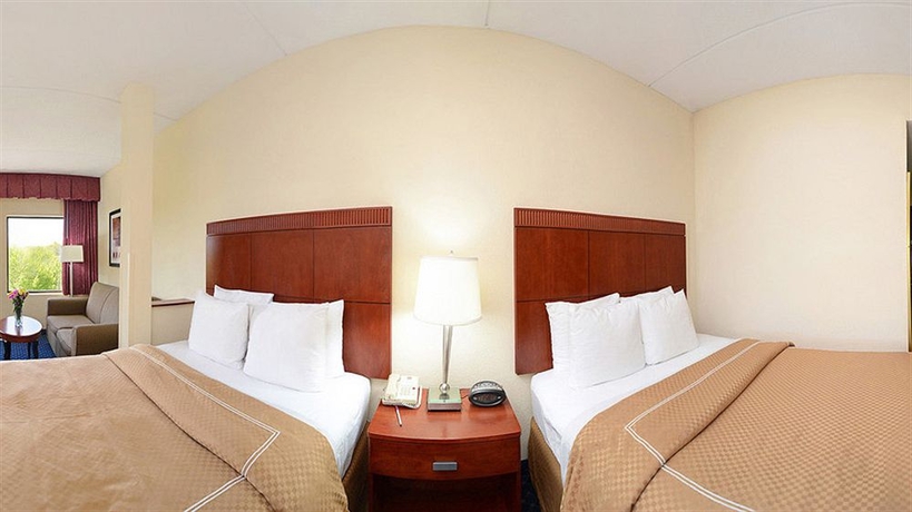 Imagen de la habitación del Hotel Comfort Suites Outlet Center. Foto 4