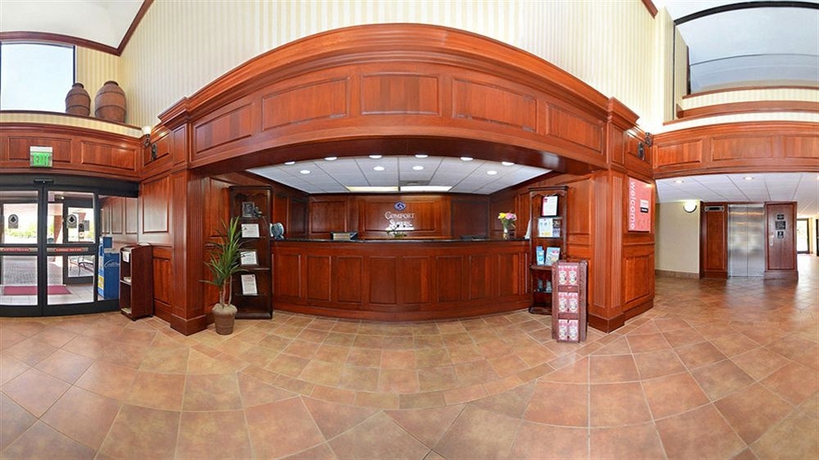 Imagen de los interiores del Hotel Comfort Suites Outlet Center. Foto 11