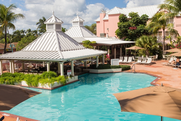 Imagen de la piscina del Hotel Comfort Suites Paradise Island. Foto 15