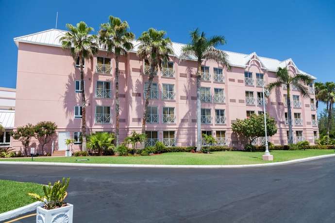 Imagen de los exteriores del Hotel Comfort Suites Paradise Island. Foto 5