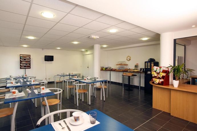 Imagen de los interiores del Hotel Comfort Suites Pau Idron. Foto 14