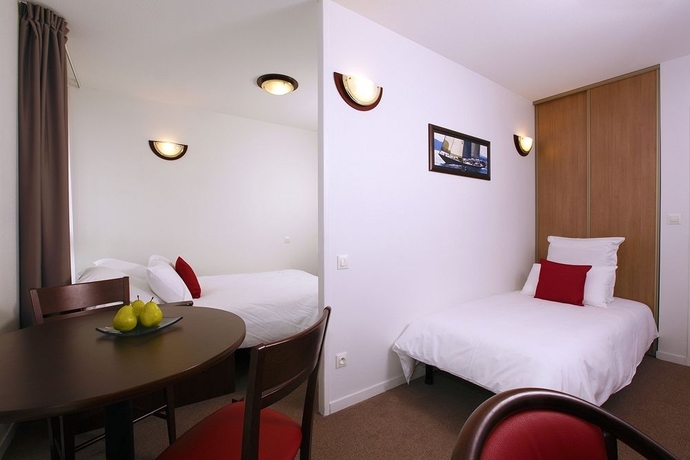 Imagen de la habitación del Hotel Comfort Suites Pau Idron. Foto 6