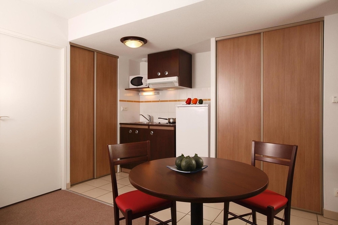 Imagen de la habitación del Hotel Comfort Suites Pau Idron. Foto 8