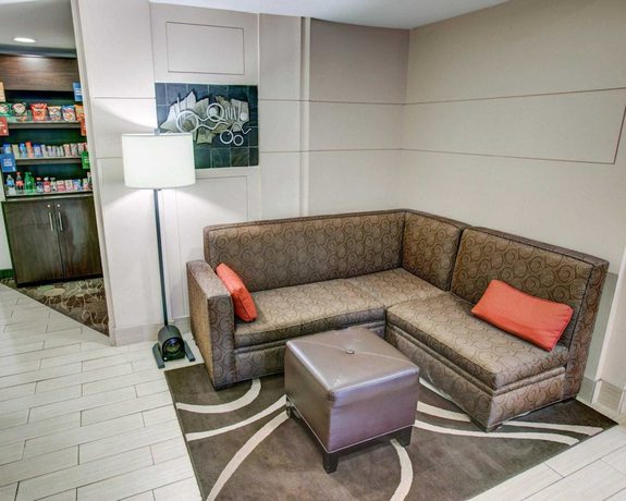 Imagen de los interiores del Hotel Comfort Suites Pittsburgh Airport. Foto 19