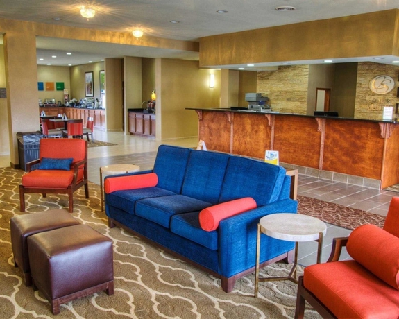 Imagen de los interiores del Hotel Comfort Suites Plymouth. Foto 19
