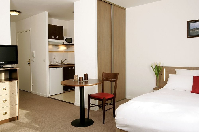 Imagen general del Hotel Comfort Suites Port-Marly Paris Ouest. Foto 1
