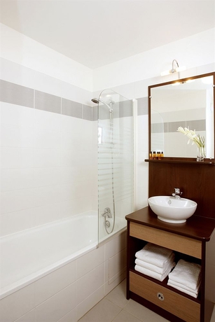 Imagen de la habitación del Hotel Comfort Suites Port-Marly Paris Ouest. Foto 4