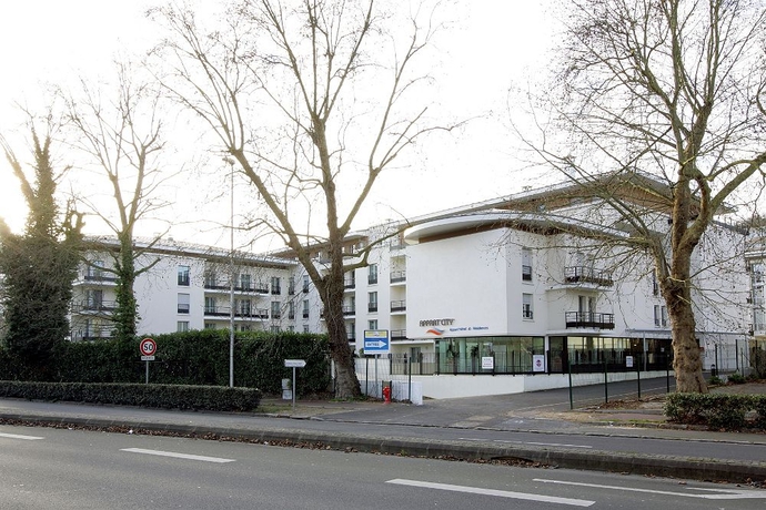 Imagen de los exteriores del Hotel Comfort Suites Port-Marly Paris Ouest. Foto 9