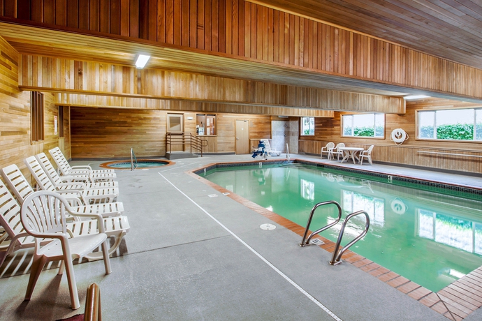 Imagen de la piscina del Hotel Comfort Suites Portland Airport. Foto 6
