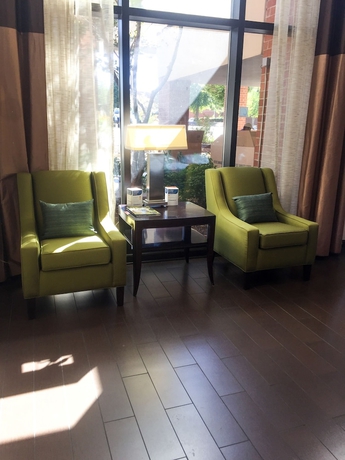 Imagen de los interiores del Hotel Comfort Suites Regency Park. Foto 16