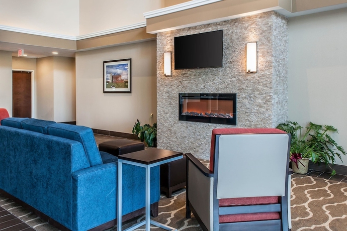 Imagen de los interiores del Hotel Comfort Suites Rensselaer Near Fair Oaks. Foto 17