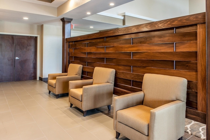 Imagen de los interiores del Hotel Comfort Suites Rensselaer Near Fair Oaks. Foto 19