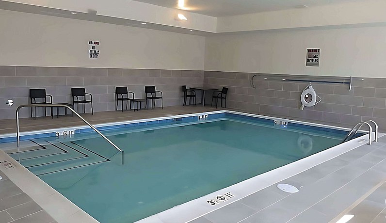 Imagen de la piscina del Hotel Comfort Suites, Richmond. Foto 20