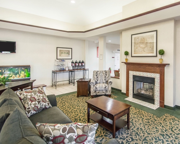 Imagen de los interiores del Hotel Comfort Suites Rochester Henrietta University Area. Foto 12