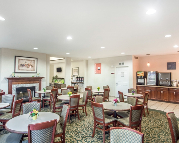 Imagen del bar/restaurante del Hotel Comfort Suites Rochester Henrietta University Area. Foto 4