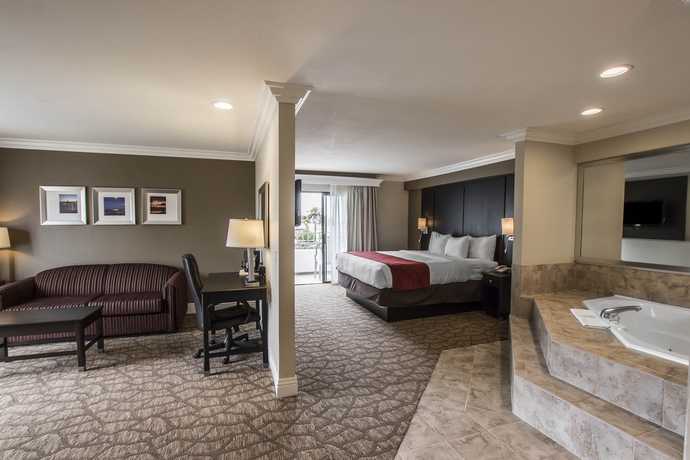 Imagen de la habitación del Hotel Comfort Suites San Clemente Beach. Foto 3