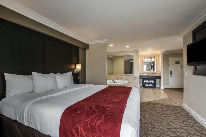 Imagen de la habitación del Hotel Comfort Suites San Clemente Beach. Foto 4