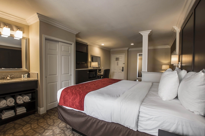 Imagen de la habitación del Hotel Comfort Suites San Clemente Beach. Foto 6