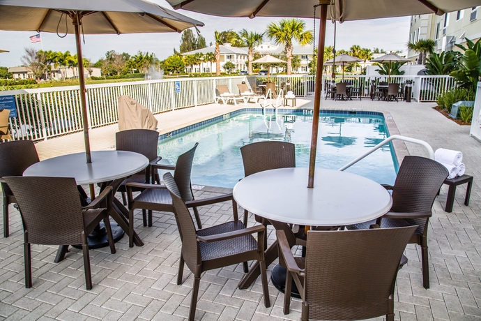 Imagen de la piscina del Hotel Comfort Suites Sarasota - Siesta Key. Foto 15
