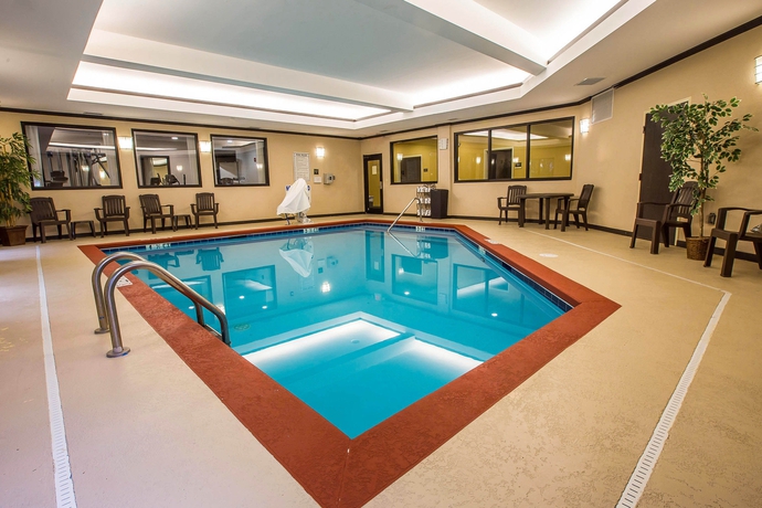 Imagen de la piscina del Hotel Comfort Suites Simpsonville. Foto 15