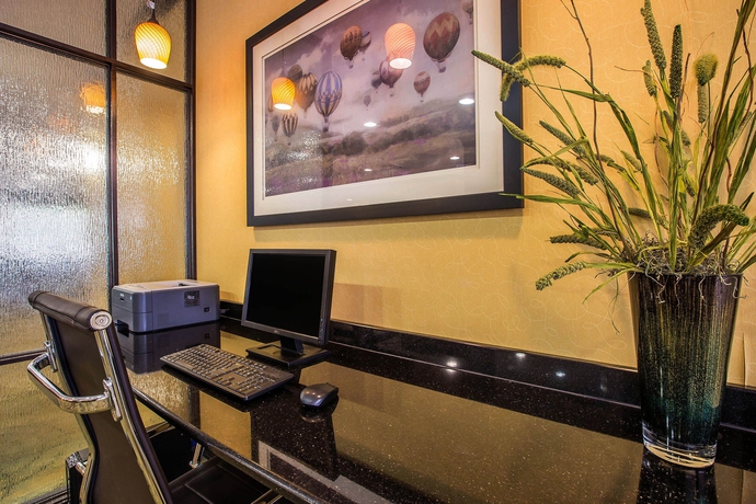 Imagen de los interiores del Hotel Comfort Suites Simpsonville. Foto 13