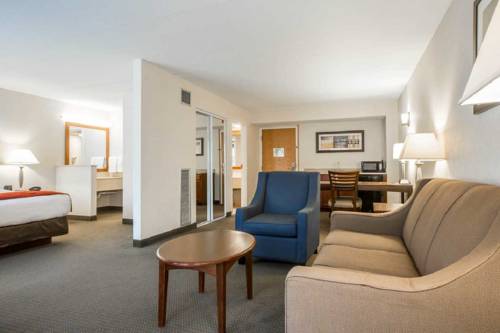 Imagen de la habitación del Hotel Comfort Suites South Burlington. Foto 11