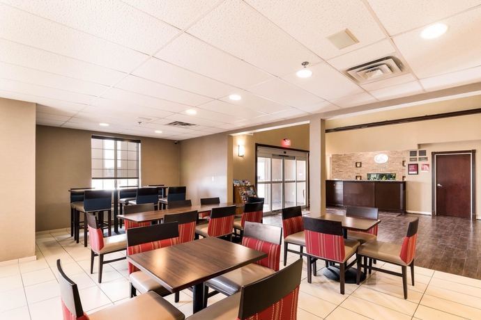 Imagen de los interiores del Hotel Comfort Suites South. Foto 19