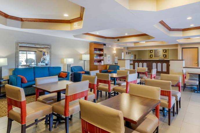 Imagen de los interiores del Hotel Comfort Suites South Haven Near I-96. Foto 16