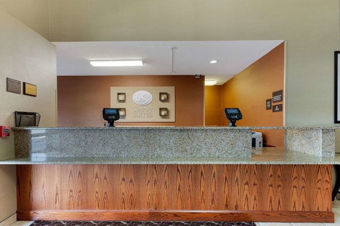 Imagen de los interiores del Hotel Comfort Suites, Southfield. Foto 18