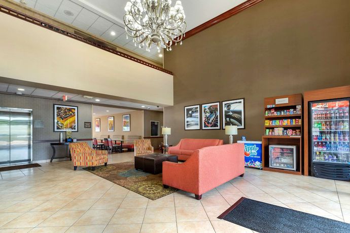 Imagen de los interiores del Hotel Comfort Suites, Southfield. Foto 20