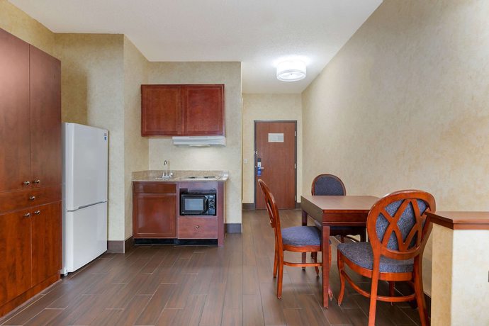 Imagen de la habitación del Hotel Comfort Suites, Southfield. Foto 16