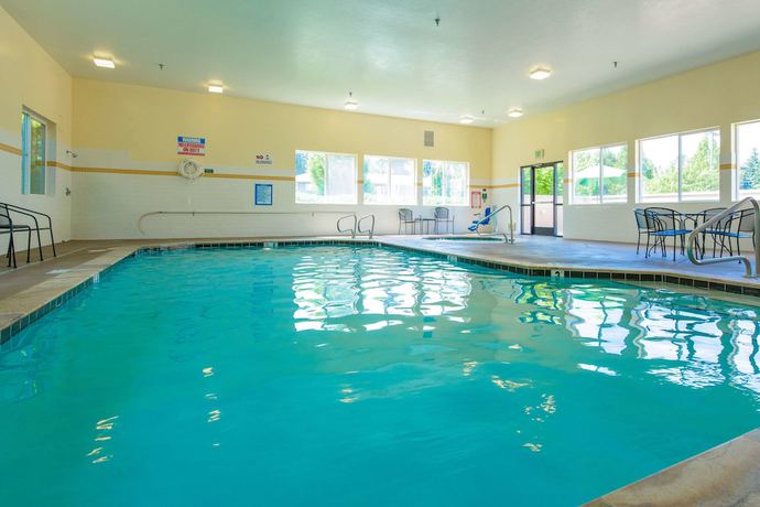 Imagen de la piscina del Hotel Comfort Suites Springfield Riverbend Medical. Foto 19