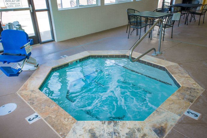 Imagen de la piscina del Hotel Comfort Suites Springfield Riverbend Medical. Foto 20