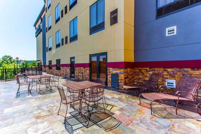 Imagen de los exteriores del Hotel Comfort Suites Stockbridge Atlanta South. Foto 8