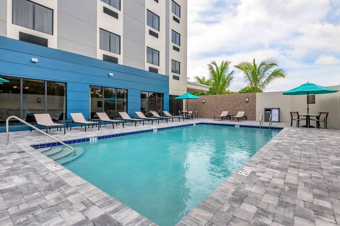 Imagen de la piscina del Hotel Comfort Suites Stuart - Hutchinson Island. Foto 20