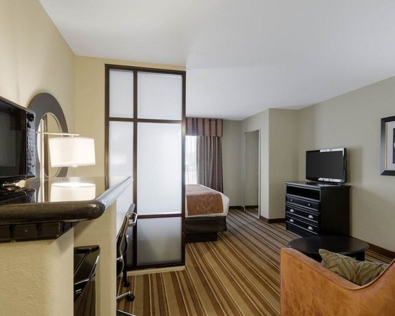 Imagen de la habitación del Hotel Comfort Suites Topeka Northwest. Foto 4