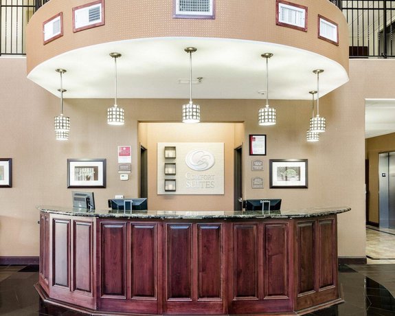 Imagen de los interiores del Hotel Comfort Suites Topeka Northwest. Foto 19