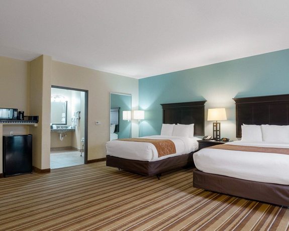 Imagen de la habitación del Hotel Comfort Suites Topeka Northwest. Foto 11