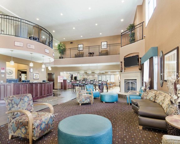 Imagen de los interiores del Hotel Comfort Suites Topeka Northwest. Foto 20