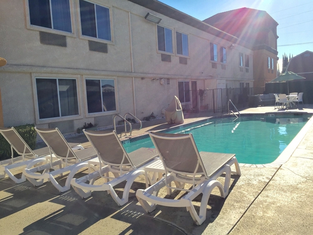 Imagen de la piscina del Hotel Comfort Suites, Tulare. Foto 15