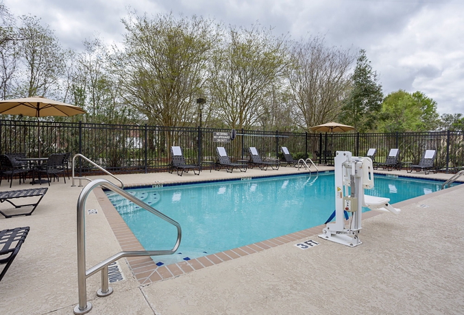 Imagen de la piscina del Hotel Comfort Suites University, Baton Rouge. Foto 15