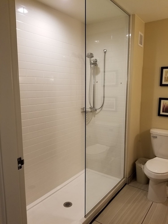 Imagen de la habitación del Hotel Comfort Suites University, Brookings. Foto 16