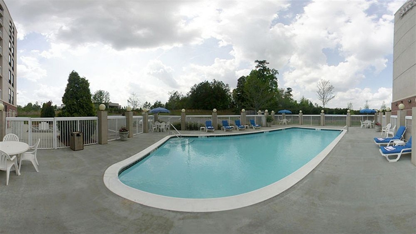 Imagen de la piscina del Hotel Comfort Suites University - Research Park. Foto 16