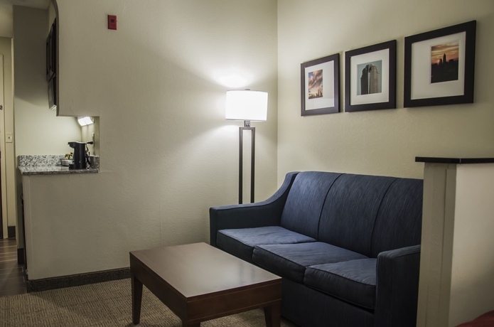 Imagen de los interiores del Hotel Comfort Suites University - Research Park. Foto 13