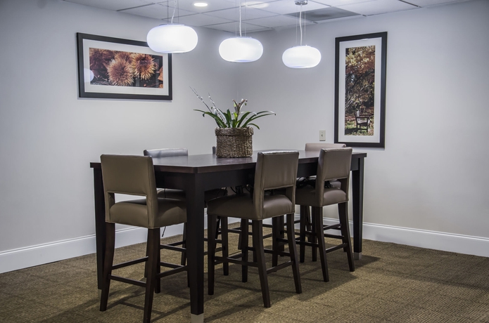 Imagen de los interiores del Hotel Comfort Suites University - Research Park. Foto 14