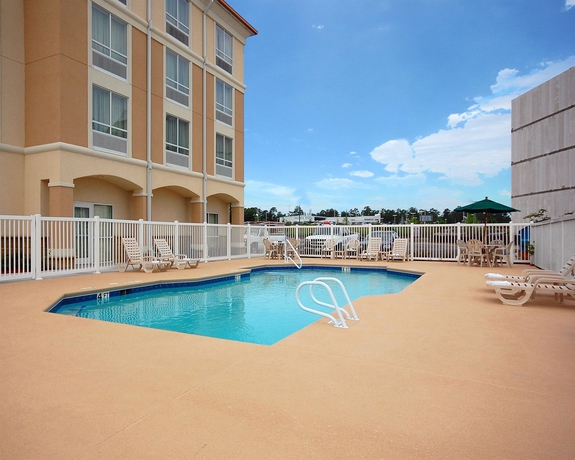 Imagen de la piscina del Hotel Comfort Suites, Valdosta. Foto 16